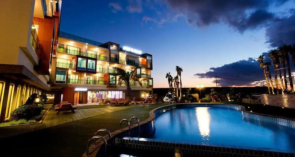 Login Resort Jeju 3*,