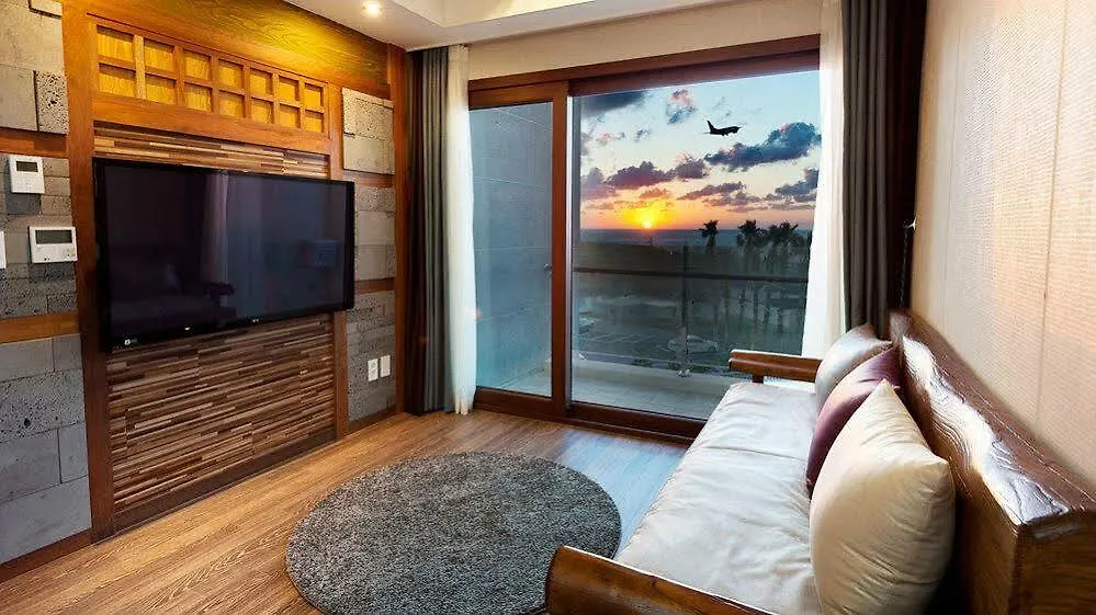 Login Resort Jeju 3*,