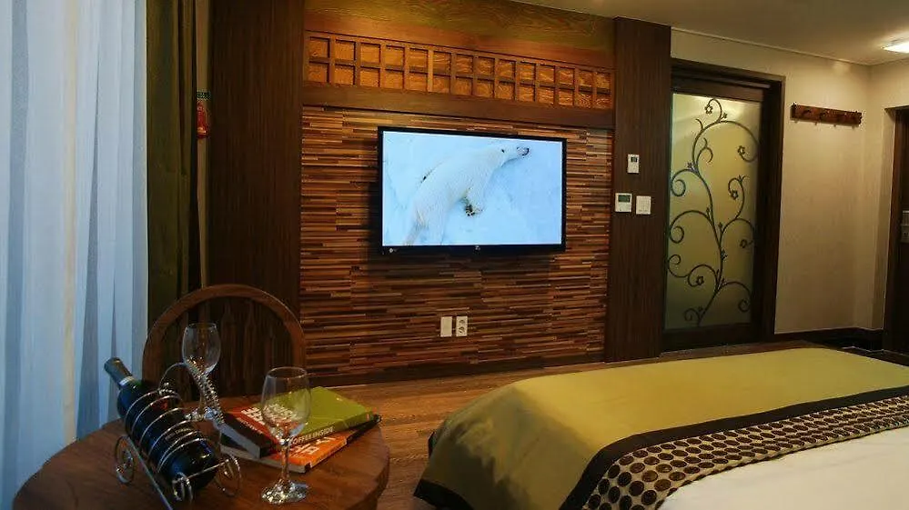 Login Resort Jeju 3*,